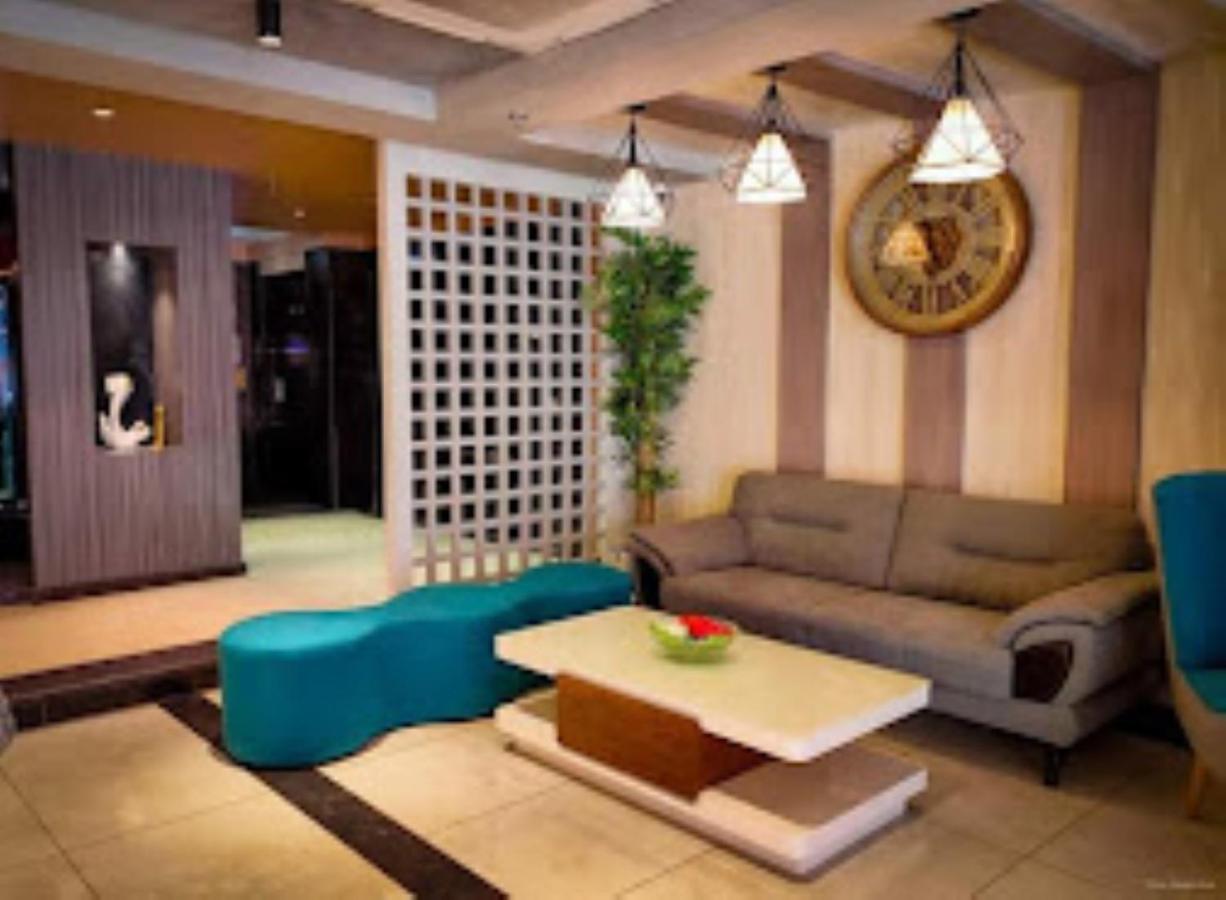 Hotel Raj Inn Bhubaneswar Esterno foto